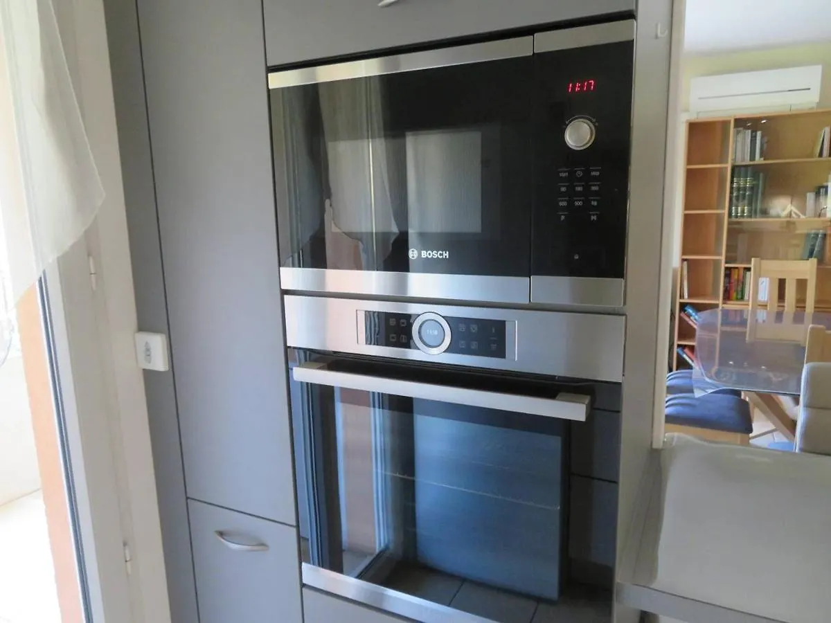 T3 68M², 4*, Climatise Avec Loggia, Proche Mer Et Commerces - Bormes-Les-Mimosas - Fr-1-610-14 Apartment